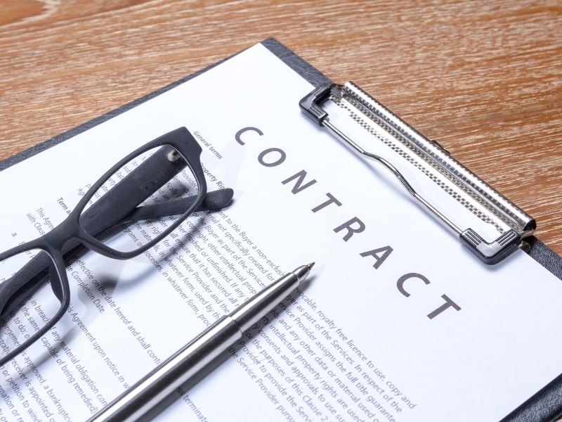 Commercial & Business Contracts Image